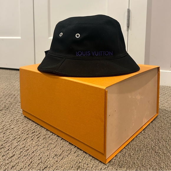 Louis Vuitton Monogram Essential Bucket Hat (Reversible) - Purple/Black - Picture 6 of 6